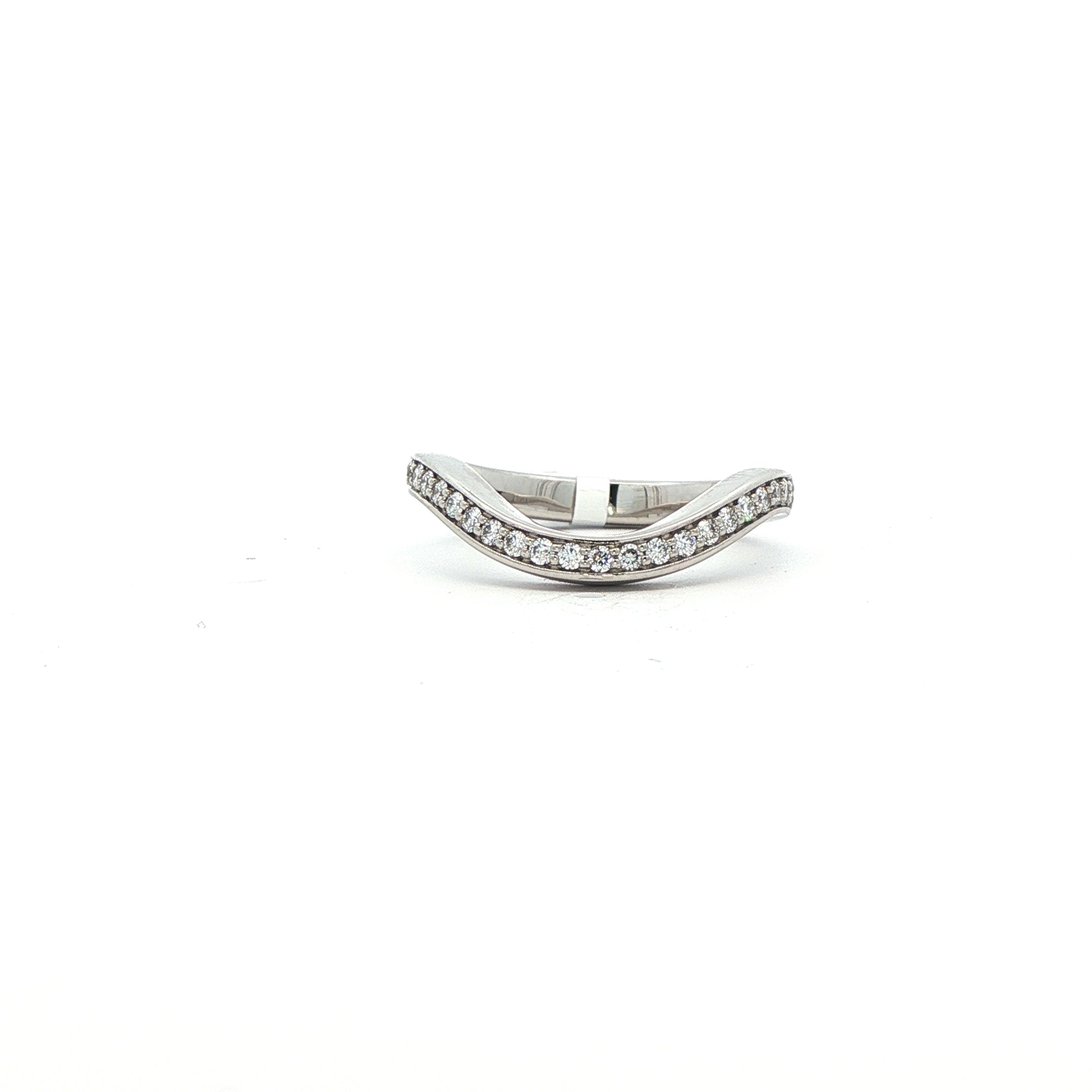 0.25 ctw Curved Diamond Band in Platinum