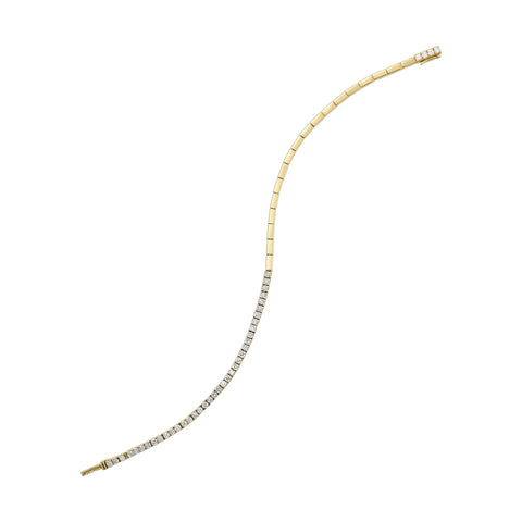 This exquisite yellow gold bracelet merges classic design with a touch of modernity. Seamlessly connecting polished links with a row of radiant diamonds, it shimmers with unmatched charm.