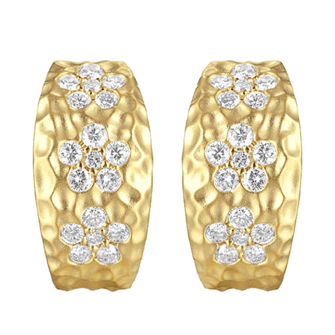 These captivating yellow gold earrings showcase floral designs made of brilliant diamonds set against gleaming gold. Accompanied by heart-shaped fastenings, they embody nature's elegance.