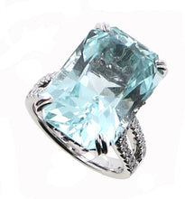 Load image into Gallery viewer, Aquamarine and Diamond Fashion Ring